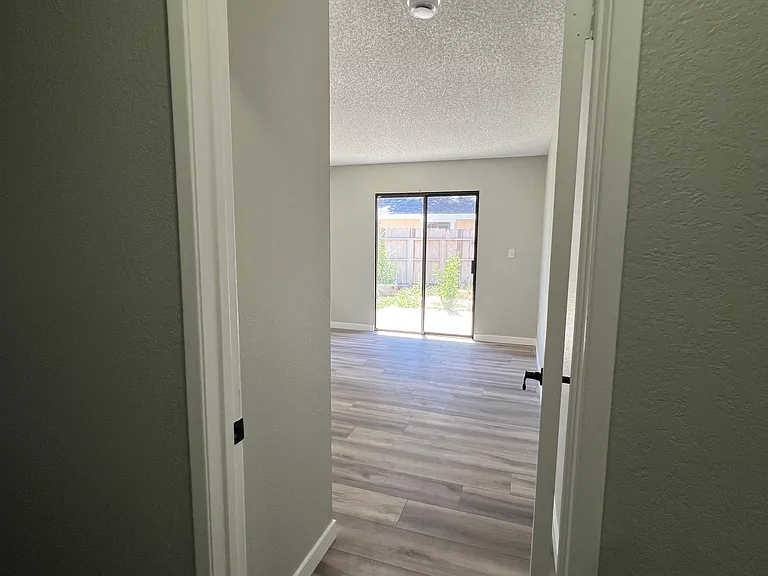 9208 Langdon Ave — Photo 16