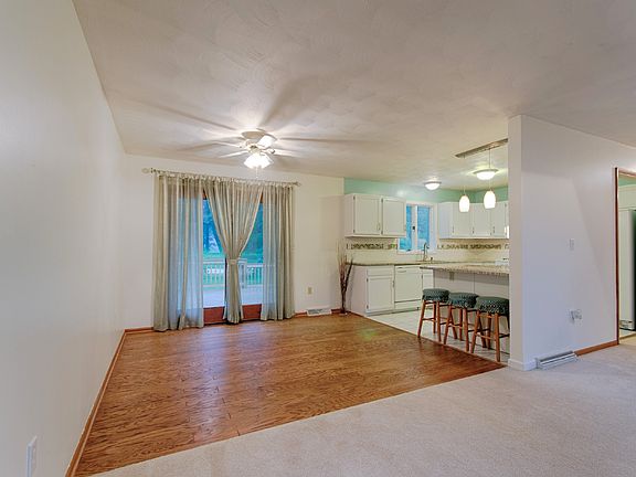 5th image of 37 Rebecca Dr