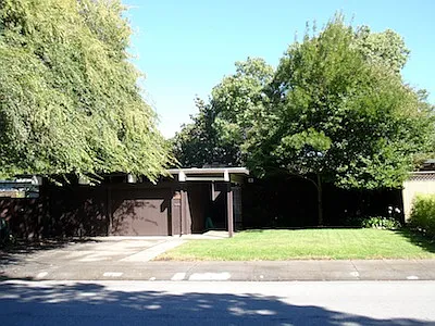 382 Parkside Dr photo 1