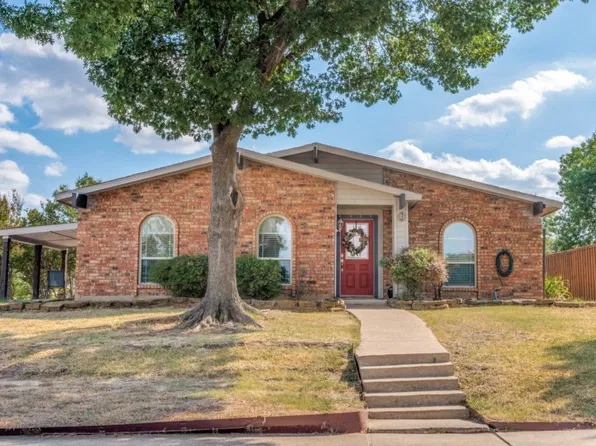 700 Nora Ln, Desoto, TX 75115