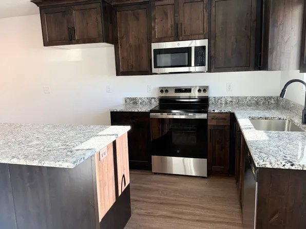 1720 E Main St #403, Tremonton, UT 84337