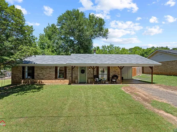 1309 America Dr, Longview, TX 75604