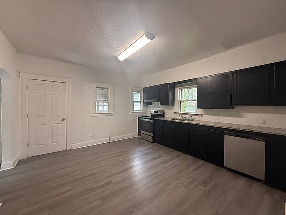 5th image of 2121 N Lexington Ave