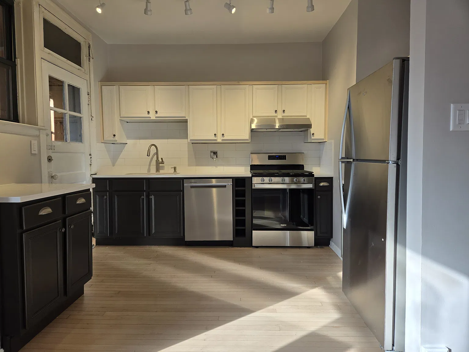 1 bed, 800 sqft, $1,925 — Photo 2