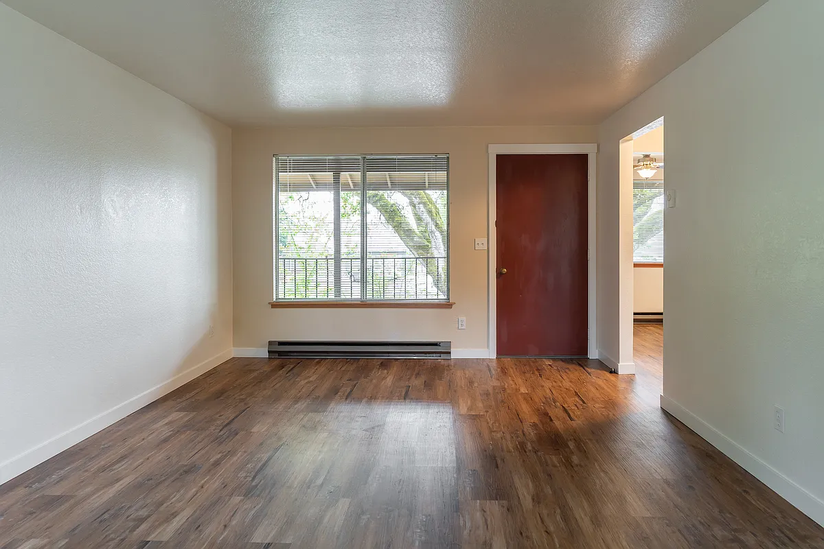Living room - 1841 Queen Ave SW
