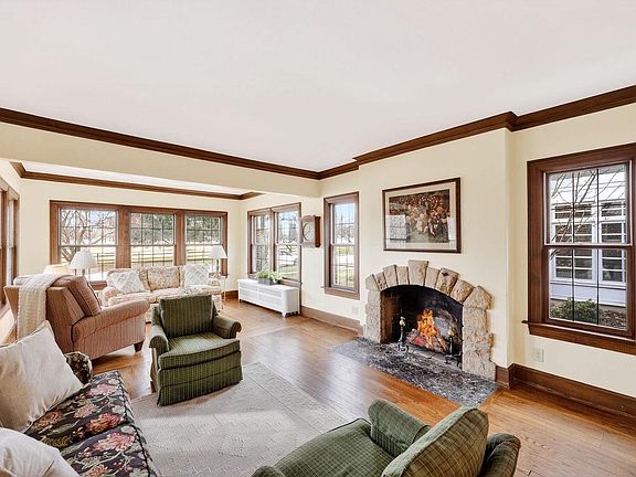 3rd image of 4002 Manitou Way