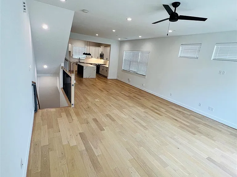 1103 W 15th 1/2 St #A — Photo 14