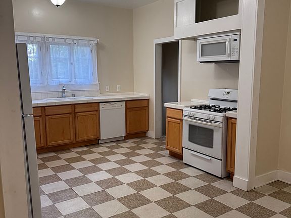 5th image of 756 E Pine Ave #756
