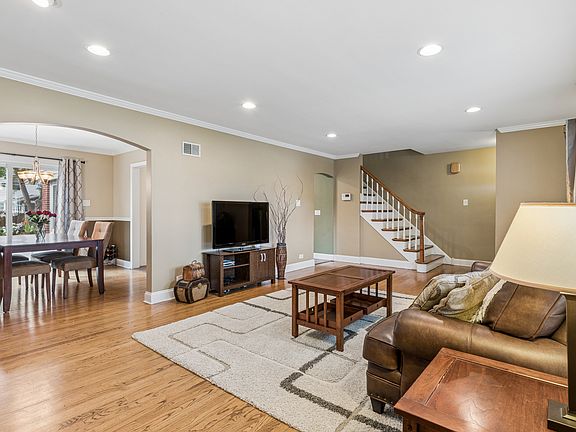 3rd image of 1705 Glenview Ave