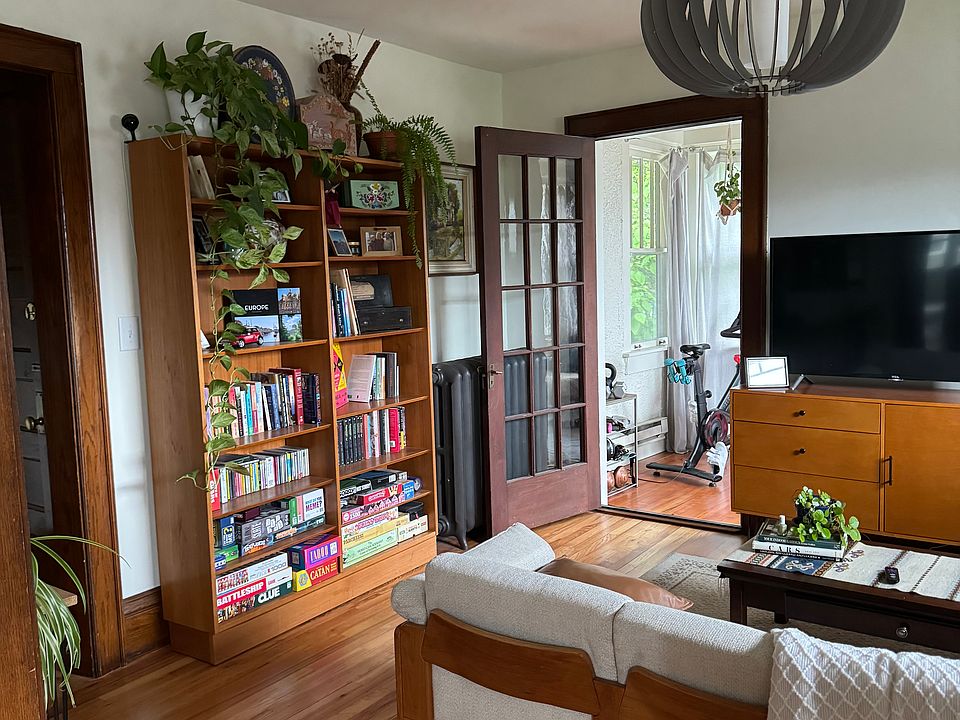 Living room -- looking toward den and entry