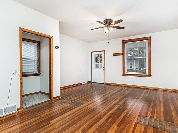 2nd image of 2839 Elm St