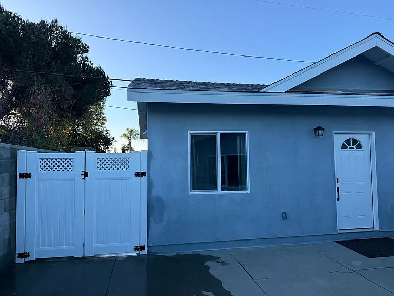 2235 Meyer Pl #B — Photo 8