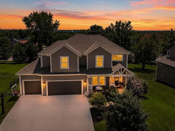 21803 W 46th Ter, Shawnee, KS 66226