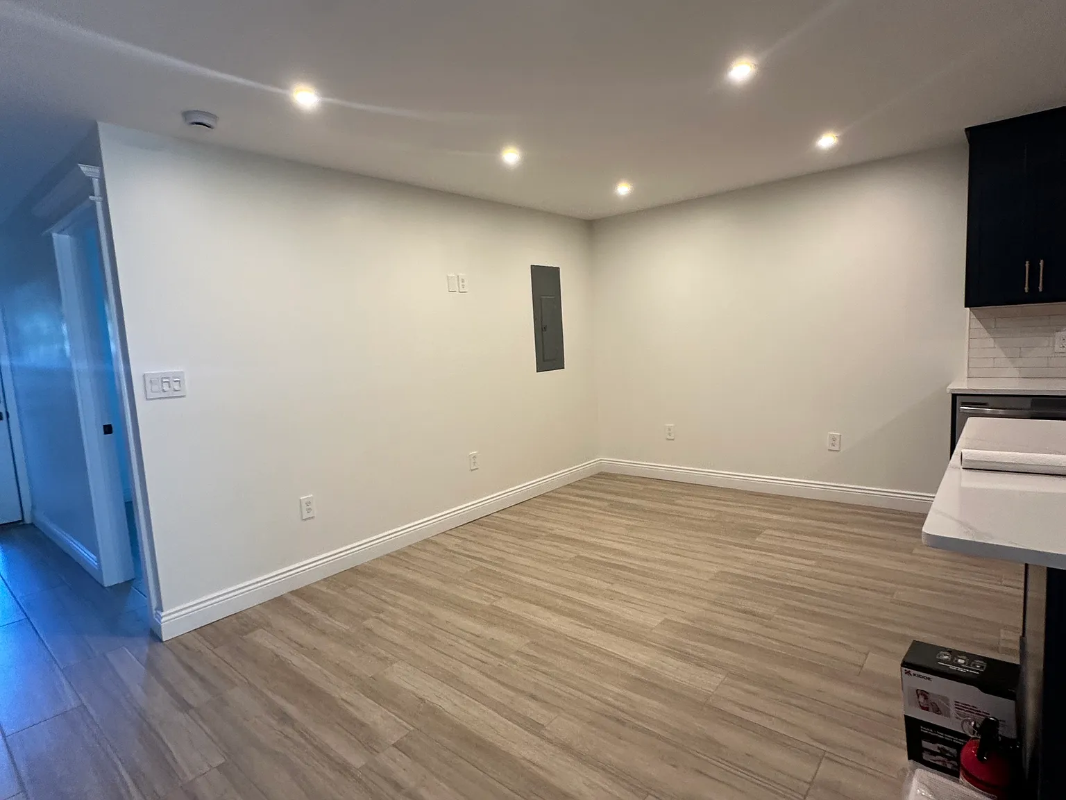 2 bed, 900 sqft, $3,400 — Photo 3