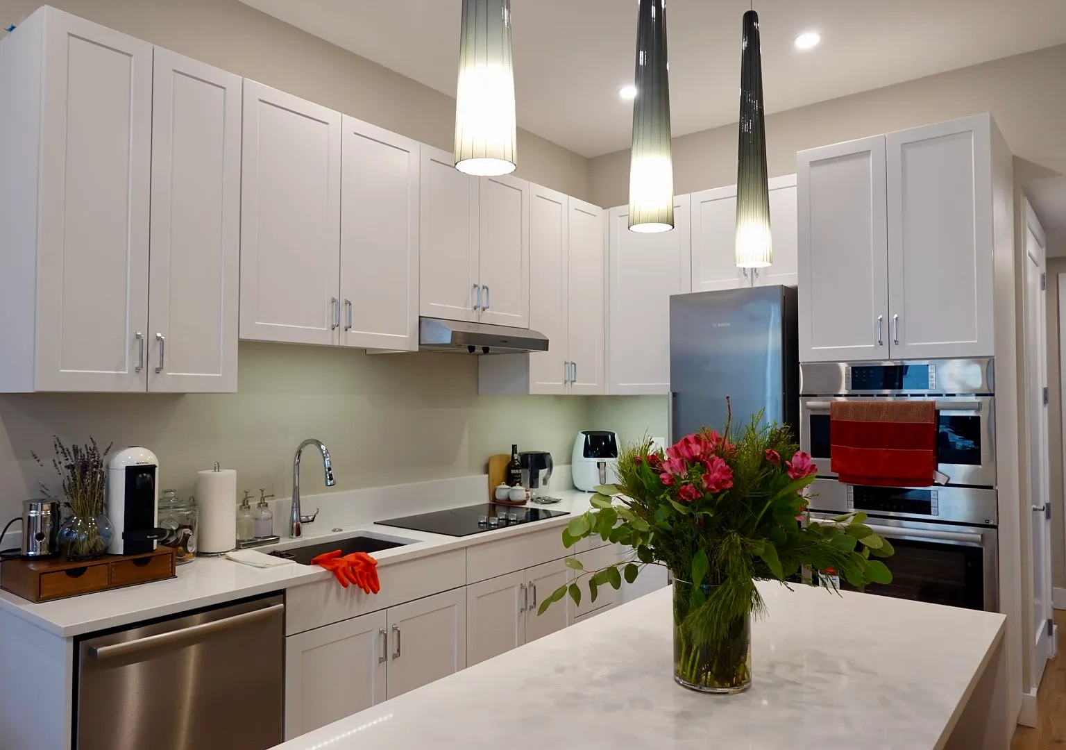 2 bed, 908 sqft, $1,750 — Photo 1