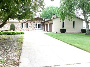 3304 15th Ave, Sterling, IL 61081