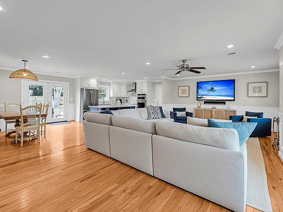 3rd image of 1093 Harbor View Rd