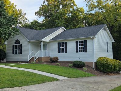 170 Crystal Dr, Winston Salem, NC, 27106