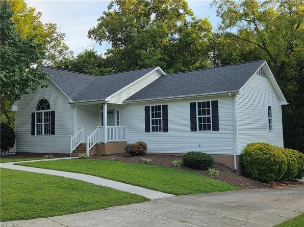 170 Crystal Dr, Winston Salem, NC 27106