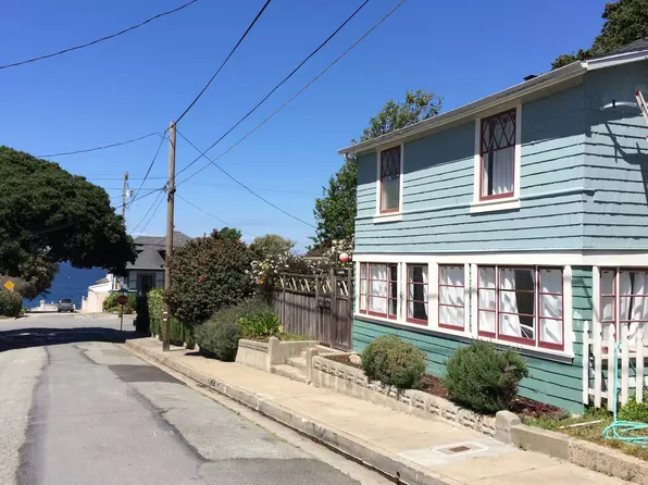 121 4th St #1, Pacific Grove, CA 93950