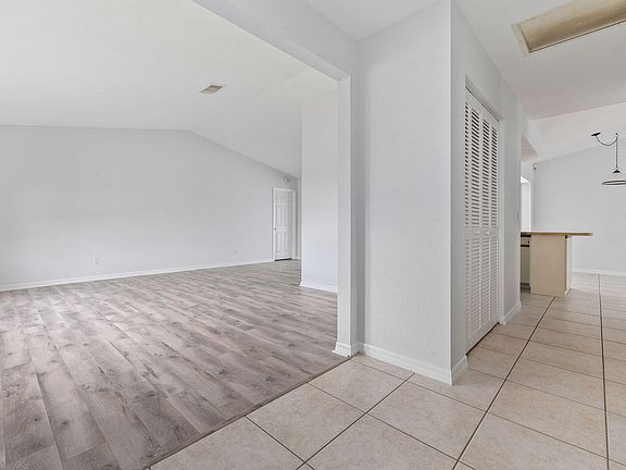 4th image of 2452 SW Fair Isle Road