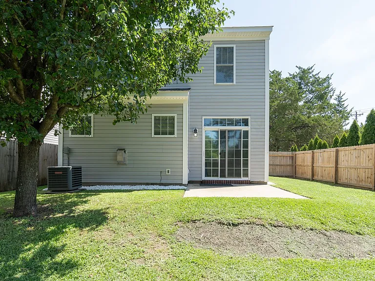 1400 Goodman St — Photo 45