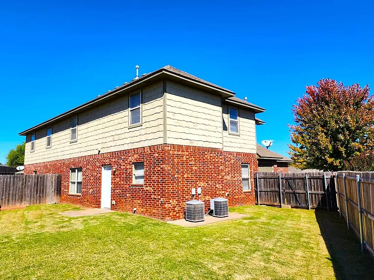 13705 & 13707 Oxford Dr — Photo 38