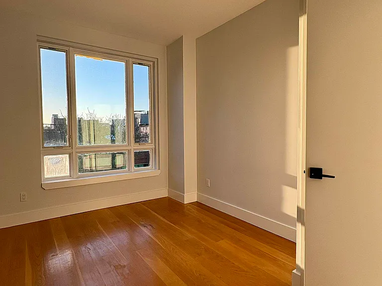 557 Midwood St #3A — Photo 2