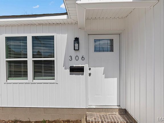 3rd image of 306 E 3rd St