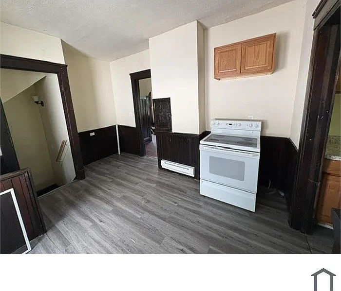 2200 E 81st St — Photo 3