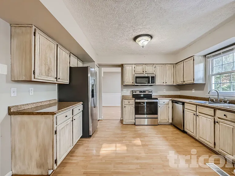 9432 Seven Courts Dr — Photo 6