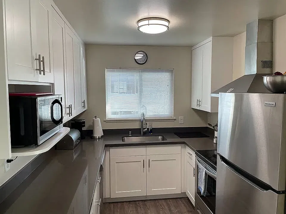 2 bed, 800 sqft, $3,000 — Photo 4