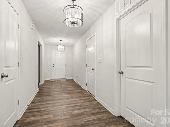 1674 Amberlight Cir, Salisbury, NC 28147