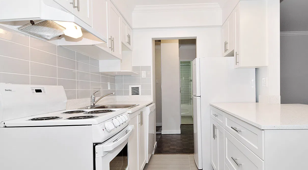 Pacific Beach Apartments — Photo 2