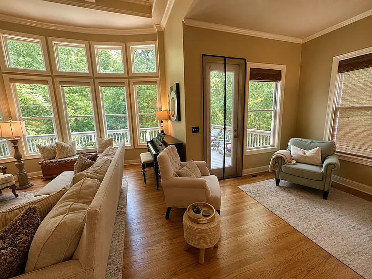 3258 Kentworth Ln — Photo 6