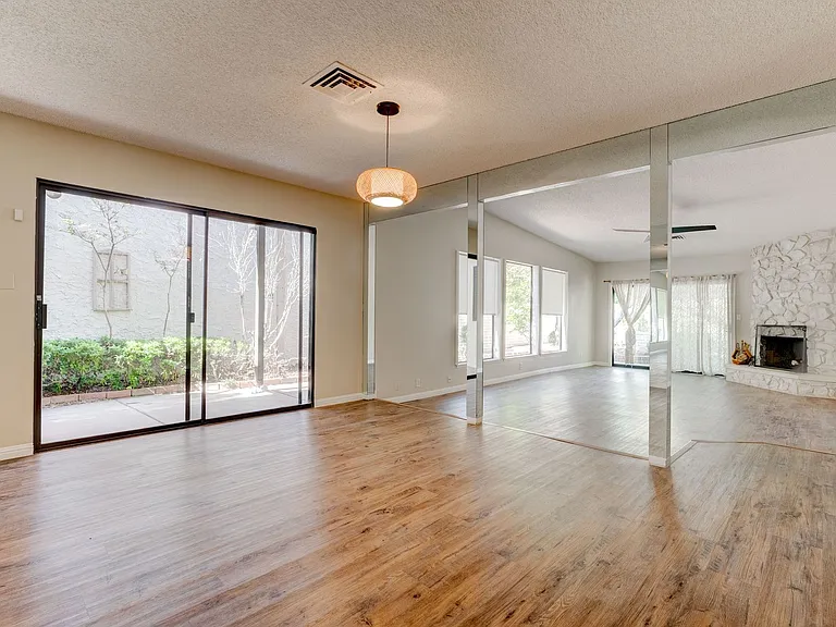 2204 Plaza Del Robles — Photo 13