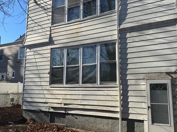 3rd image of 2 Hawthorne Pl