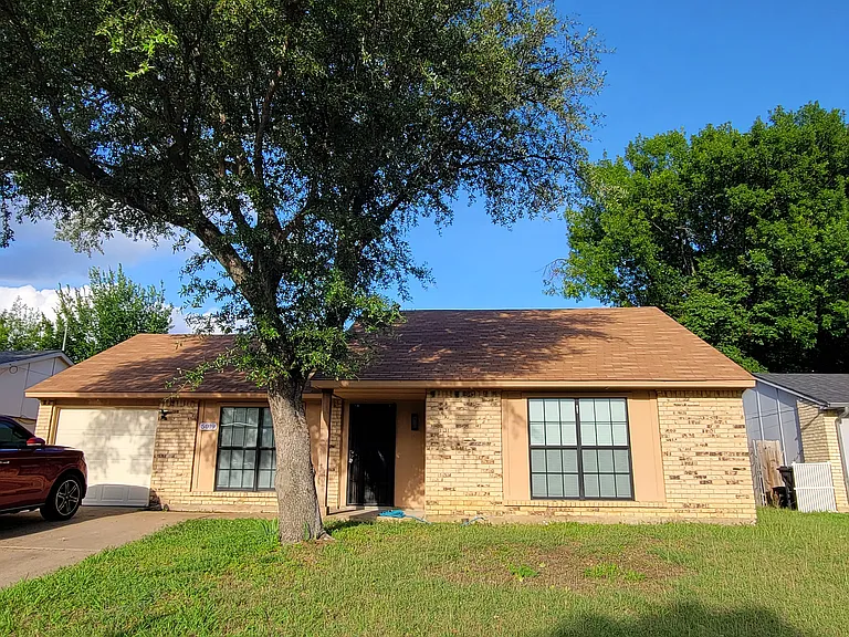 5019 Sandalwood Ln — Photo 1
