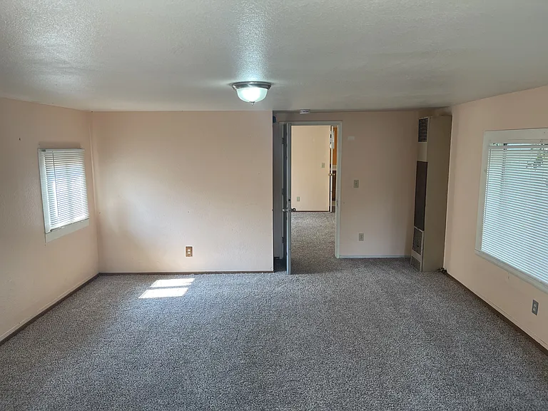 1092 Humboldt Ave #1 — Photo 2