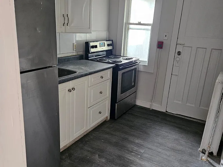 985 Main St E #6 — Photo 8