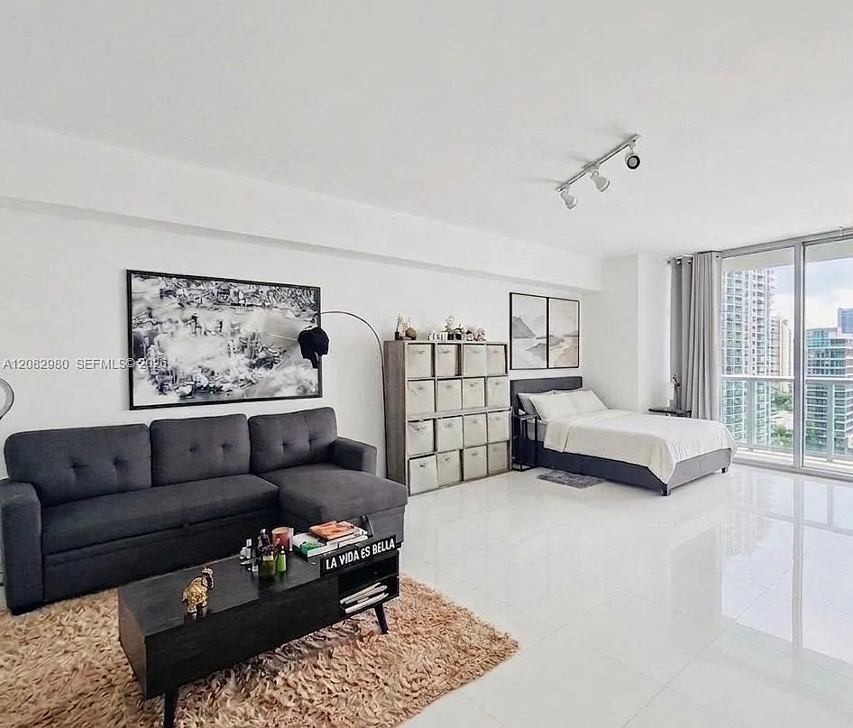 Iconbrickell Condo No 1 — Photo 4
