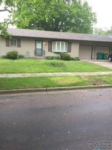 3812 E Ronning Dr, Sioux Falls, SD, 57103