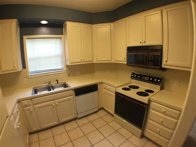 Building Photo - 2100 San Gabriel St #201