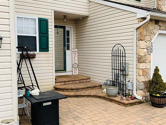3rd image of 122 Littondale Ct