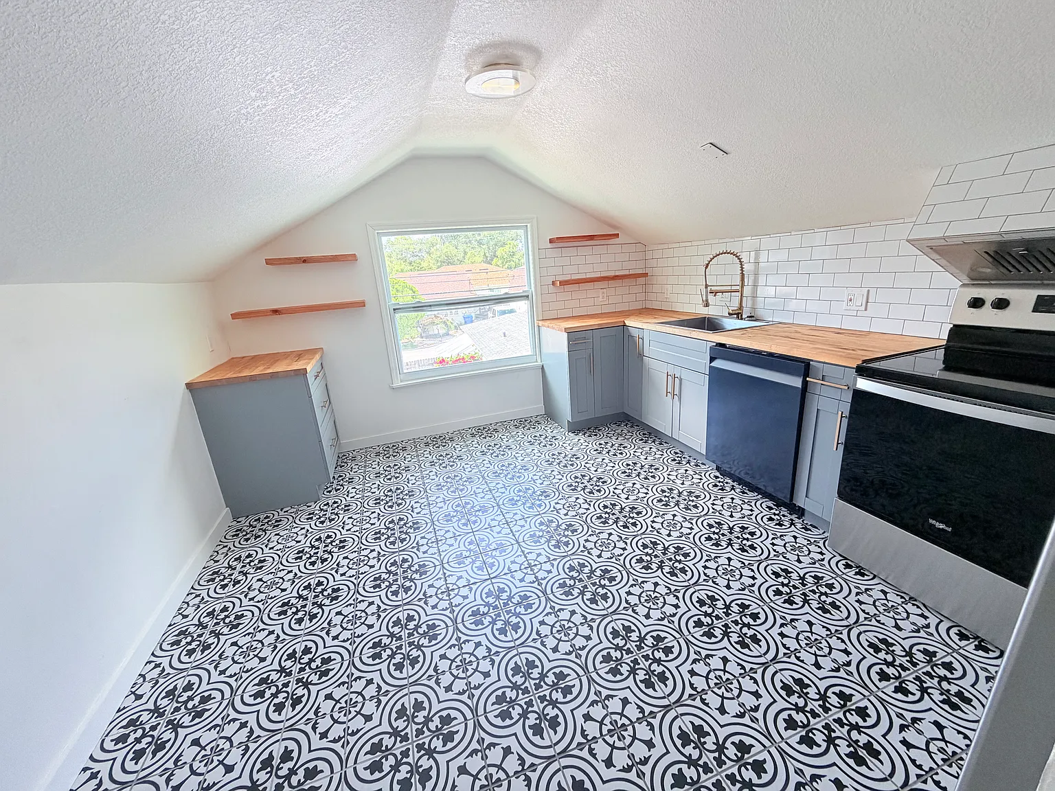 682 13th Ave NW — Photo 3