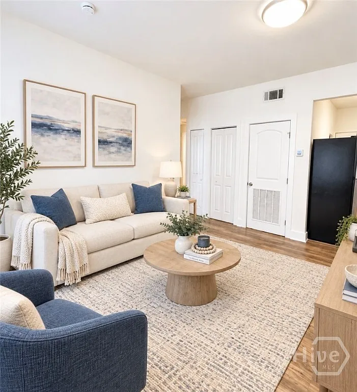 2 bed, 1.0 bath, 950 sqft, $2,000 — Photo 3