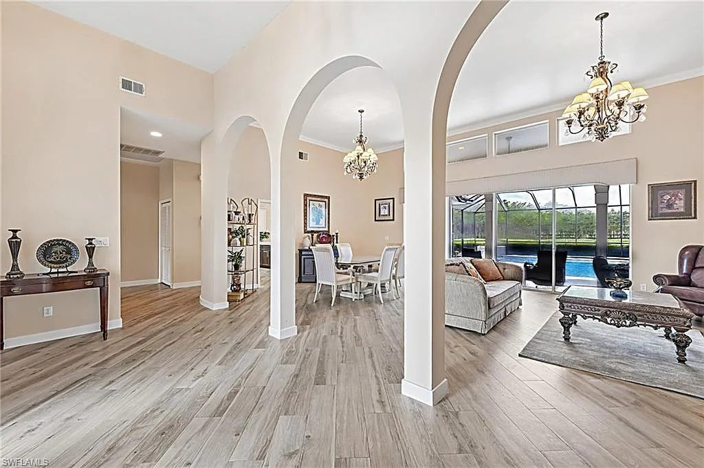 4 bed, 2.5 bath, 3930 sqft, $12,000 — Photo 2