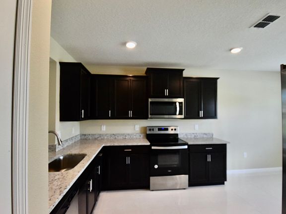 4th image of 4747 Magenta Isles Dr