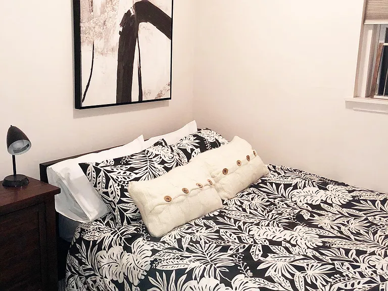 Queen size Bedroom #2