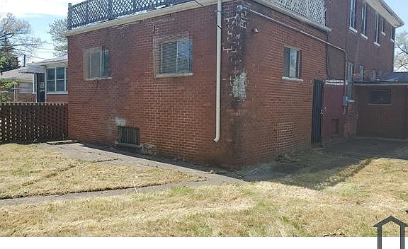 4th image of 18026 Fleming St